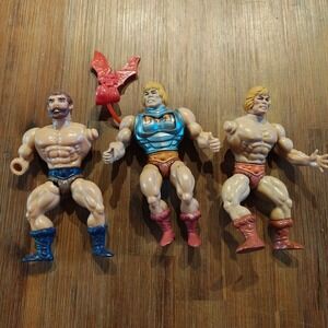 Vintage 1983 1981 Masters of Universe Motu‎ He Man Fisto 1985 Bat Shield Figure